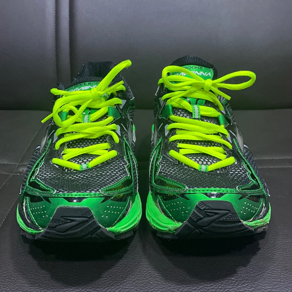 Brooks Ravenna 4 road running sneakers